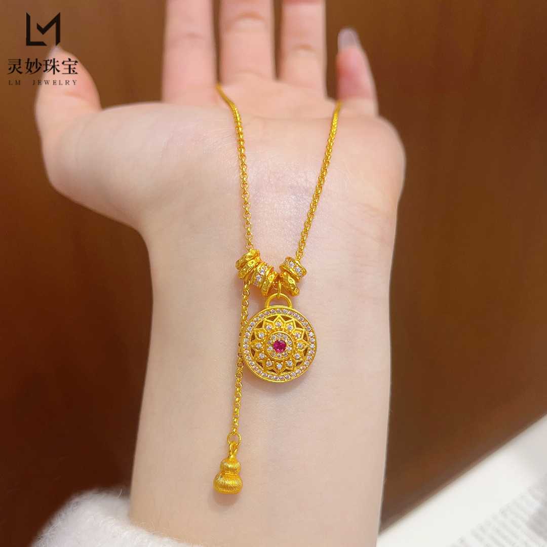 neckpiece,