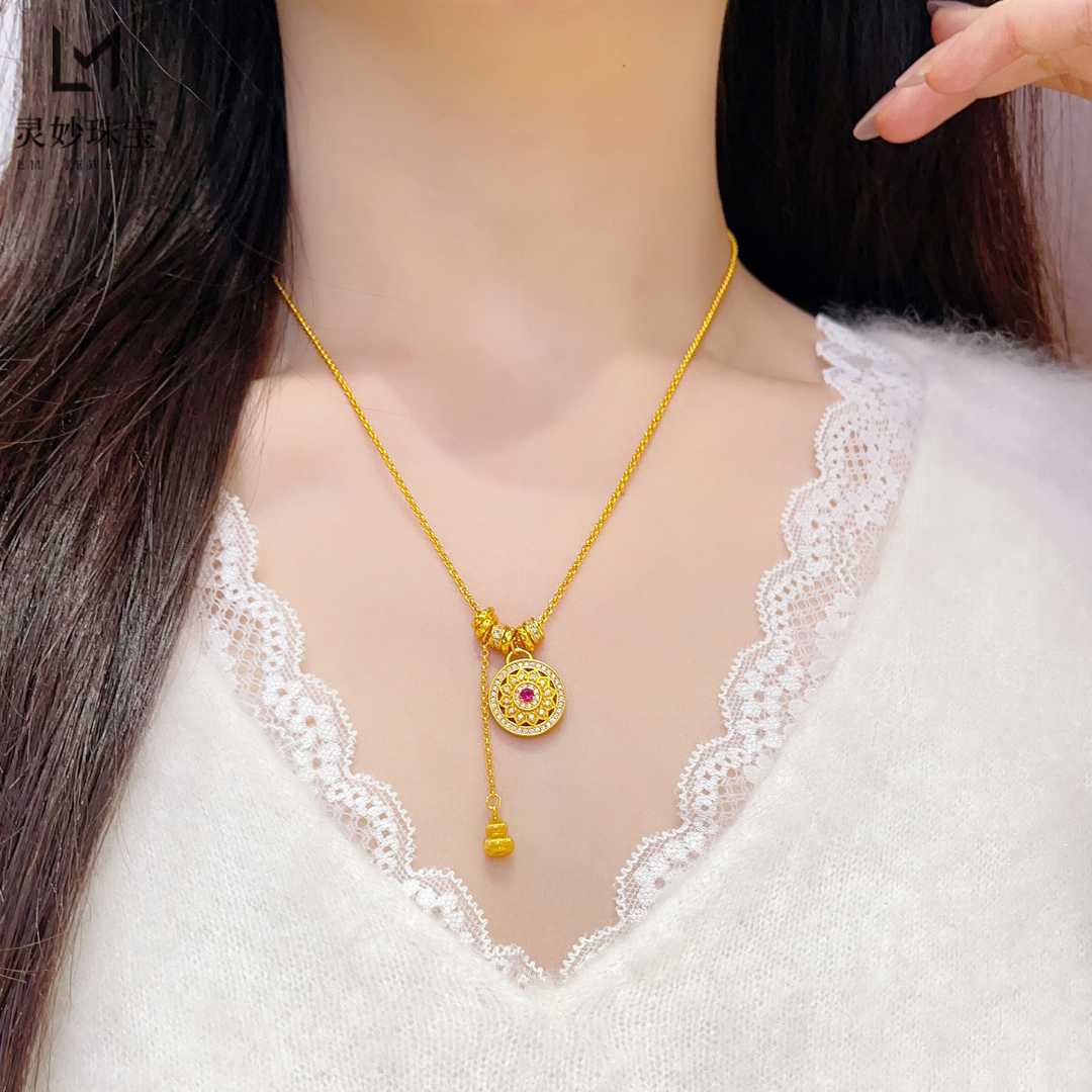 neckpiece,